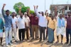 పరిశ్రమ ముందు ఆందోళన చేపట్టిన గ్రామస్తులు ....