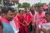 రోడ్డు కోసం.. పాదయాత్ర....