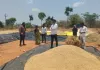 ఐకేపీ కొనుగోలు కేంద్రలను పారశీలించిన తహసీల్దార్... 