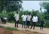 చెరువు కట్టను పరిశుభ్రంగా తీర్చిదిద్దుతున్న సర్పంచ్...