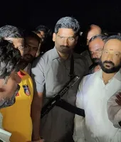 విద్యుత్ టవర్ ఎక్కి యువకుడు హల్ చల్ ...