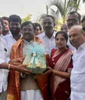 మంత్రి వివేకే ను కలిసిన మార్కెట్ కమిటీ. చైర్ పర్సన్ కీర్తన రెడ్డి... 