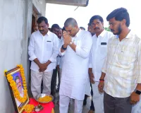 కార్యకర్త కుటుంబాన్ని పరామర్శించిన ఎమ్మెల్యే రోహిత్