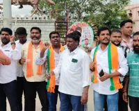 సీఎం దిష్టి బొమ్మ దగ్ధానికి యత్నం...