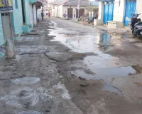 వృధాగా పోతున్న నీరు 