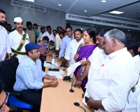 సింగూర్ నీటి విడుదలపై రైతులకు స్పష్టత ఇవ్వాలి....