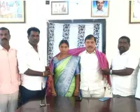 హేమలత శేఖర్ గౌడ్ ను కలిసిన పురం మహేష్ 