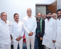 హరీష్ రావు ని కలిసిన బీ ఆర్ ఎస్ నాయకులు