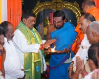 ఆంగ్ల నూతన సంవత్సరం సందర్భంగా గణేష్ గడ్డ శ్రీ సిద్ధి వినాయకుడిని దర్శించిన : ఎమ్మెల్యే మహిపాల్ రెడ్డి