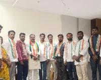 కాంగ్రెస్లో చేరిన సర్పంచ్