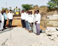 రోడ్డు పనులు చేపట్టేన.... సర్పంచ్ యాదమ్మ