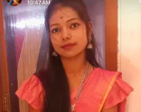 చికిత్స పొందుతూ యువతి .....