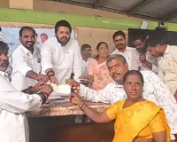 కళ్యాణ లక్ష్మి, షాది ముబారక్, సీఎంఆర్ఎఫ్ చెక్కులను అందజేసిన 