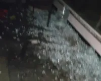 క్లాసిక్ ఢాబా పై దాడి అద్దాలు ధ్వంసం...