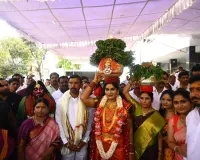 జోగిని శ్యామల ఆధ్వర్యంలో బోనం ఊరేగింపు...