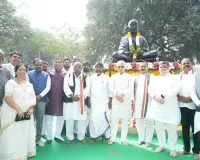 బాపూజీకి నివాళులు...