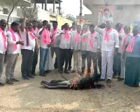 మెదక్ జిల్లా యావాపూర్ లో సీఎం దిష్టి బొమ్మ దహనం..