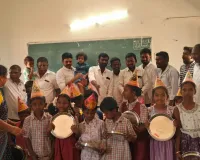 పాఠశాలలో ప్లేట్స్ పంపిణీ....