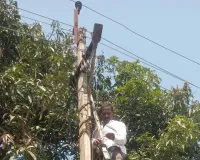 స్తంభం ఎక్కిన కౌన్సిలర్....