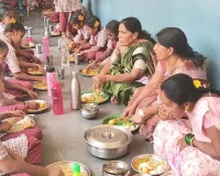 మధ్యాహ్న భోజనాన్ని పరిశీలించి సంతృప్తి వ్యక్తం చేసిన తహసిల్దార్...