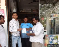 చెత్త రోడ్డు పై వేసిన షాప్ యజమానికి జరిమాన.. .