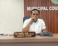 మున్సిపల్ కార్యాలయం లో తైబజార్ వేలం పాట... 