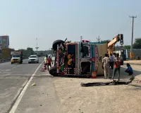 బోల్తా పడిన కంటైనర్.....