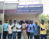 దొంగలించిన 12 ఫోన్లు పట్టుకొని అప్పగించిన ఎసై సుభాష్ గౌడ్ ....