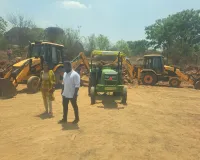 అక్రమంగా మట్టి తరలింపును అడ్డుకున్న అధికారులు....