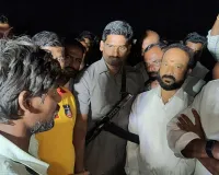 విద్యుత్ టవర్ ఎక్కి యువకుడు హల్ చల్ ...