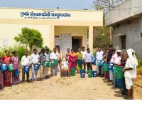 చెత్త బుట్టల పంపిణీ....