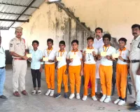 నాన్న హెల్మెట్ పెట్టుకో అమ్మకు నాకు హెల్మెట్ ఇప్పించు...