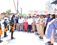 వాహనదారులు బాధ్యతతో వాహనాలు నడపాలి .....