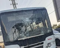 అతి వేగంతో వచ్చి ఆటోను,స్కూల్ బస్ ను ఢీకొన్న ఆర్టీసీ బస్...