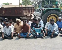 రోడ్డెక్కిన రైతులు....