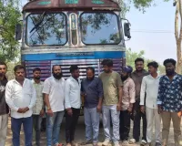 అక్రమ గోవుల తరలింపును అడ్డుకున్న గోరక్షక్ కార్యకర్తలు ....