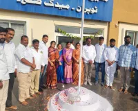 తూప్రాన్ మున్సిపల్ కార్యాలయం లో జండా ఆవిష్కరించిన.. 