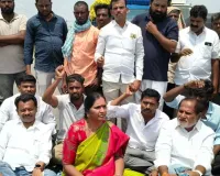 రాయలపూర్‌లో తడిసిన ధాన్యాన్ని వెంటనే కొనుగోలు చేయాలి....