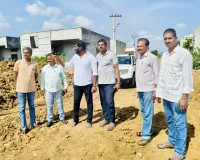 జర్నలిస్ట్ కాలనీలో సీసీ రోడ్డు పనులను పరిశీలించిన మున్సిపల్ వైస్ చైర్మన్....