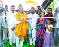 డాజిల్ క్లాత్ స్టోర్ ను ప్రారంభించిన ఎంపీ ఈటెల,ఎమ్మెల్యే చామకూర మల్లారెడ్డి...