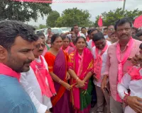 రోడ్డు కోసం.. పాదయాత్ర....