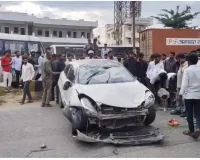మేడ్చల్‌లో బెలెనో కారు బోల్తా ...