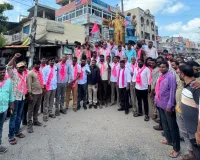 ఆటో డ్రైవర్ల సమస్యలు పరిష్కరించాలని బీఆర్ఎస్ నాయకుల ఆటో ర్యాలీ......