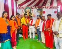 అమ్మవారిని దర్శించుకున్న బిగ్ బాస్ యాంకర్స్...