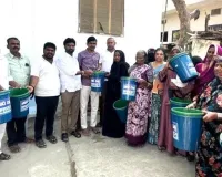 తూప్రాన్ 15 వ వార్డులో చెత్తబుట్టల పంపిణీ... 