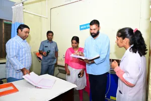 ఆసుపత్రుల వైద్యాధికారులు, సిబ్బంది అప్రమత్తంగా ఉండాలి : జిల్లా కలెక్టర్ రాహుల్ రాజ్ 