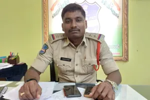 పంట పొలాల్లోకి  పరిగెత్తిన టేక్మాల్ ఎస్సై.... వెంబదించి  పట్టుకున్న ఏసీబీ అధికారులు...