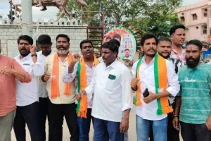 సీఎం దిష్టి బొమ్మ దగ్ధానికి యత్నం...