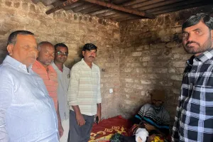 రోడ్డు ప్రమాద బాధిత కుటుంబాన్ని పరామర్శించిన బీఆర్‌ఎస్ మండల అధ్యక్షుడు