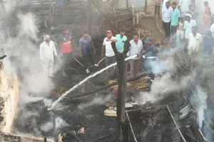 ప్రమాదవశాత్తు రెండు నివాస పూరి గుడిసెలు దగ్ధం భారీగా నష్టం...